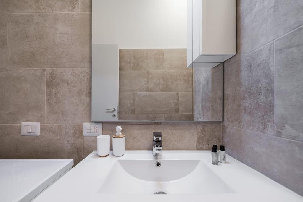 Linate Airport Elegant Suite,Tram 1 Minute Away 米兰 外观 照片